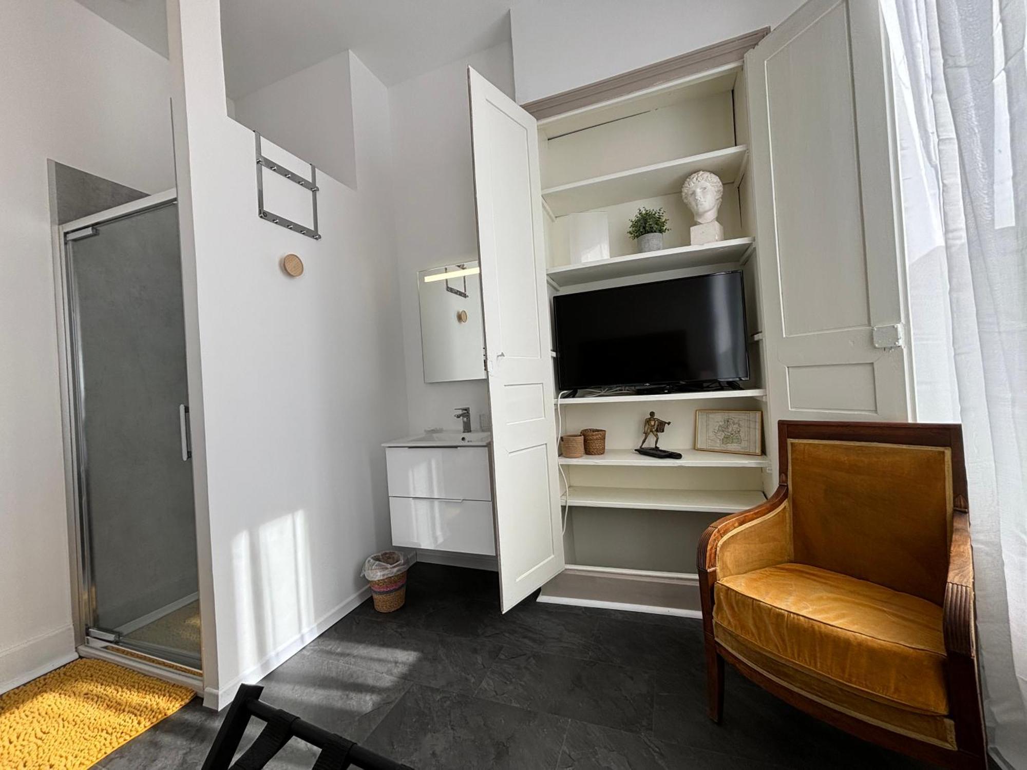 Maison A La Guitarde - Hotel Particulier Hippolyte Шатору Экстерьер фото