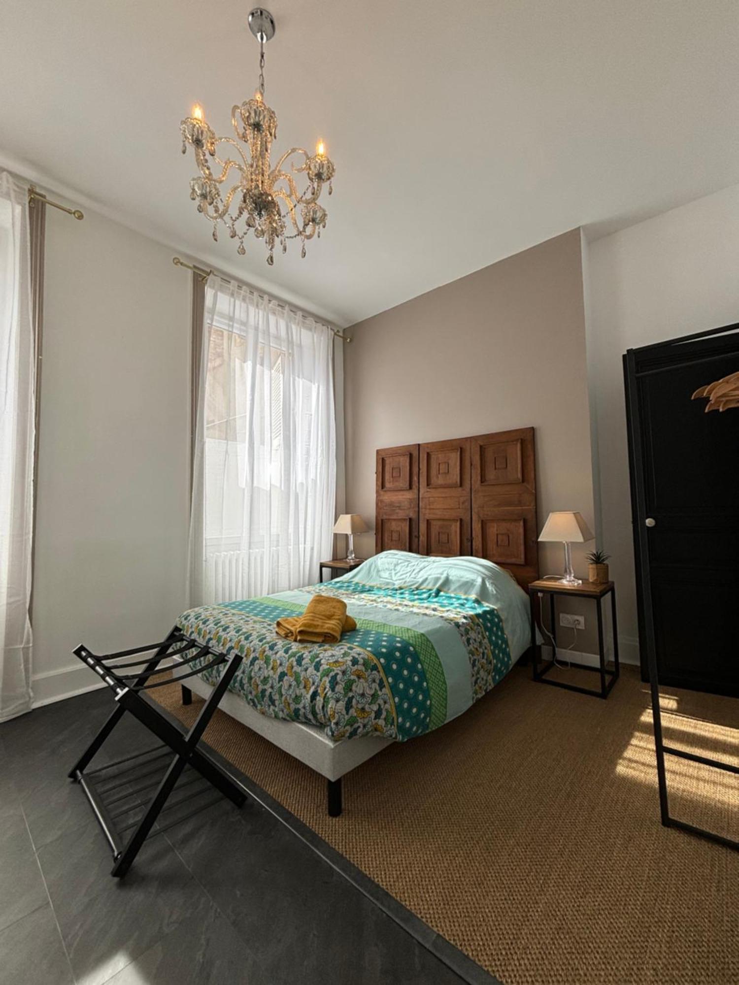 Maison A La Guitarde - Hotel Particulier Hippolyte Шатору Экстерьер фото