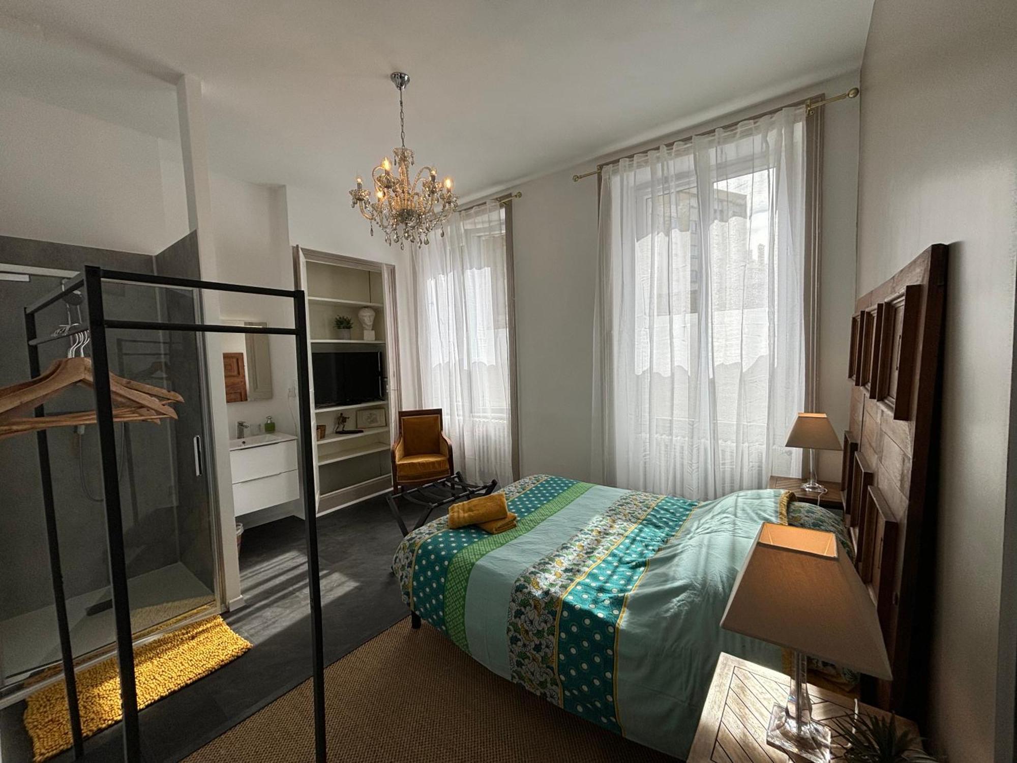 Maison A La Guitarde - Hotel Particulier Hippolyte Шатору Экстерьер фото
