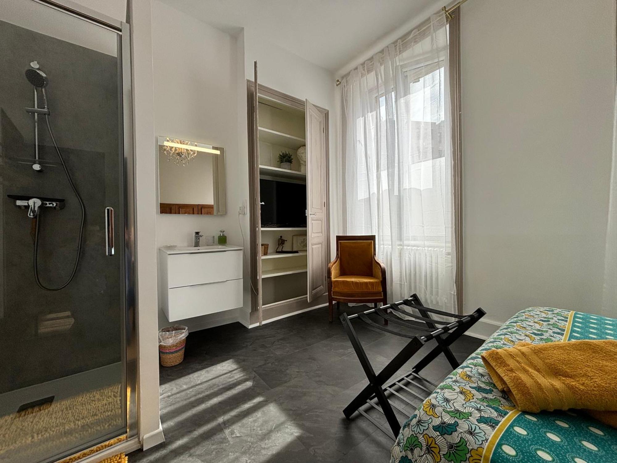 Maison A La Guitarde - Hotel Particulier Hippolyte Шатору Экстерьер фото