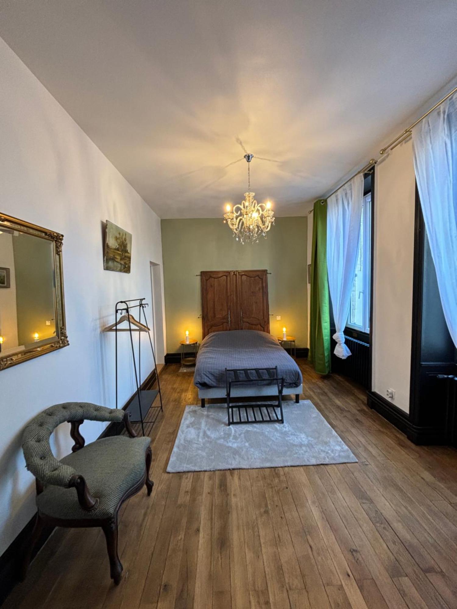 Maison A La Guitarde - Hotel Particulier Hippolyte Шатору Экстерьер фото