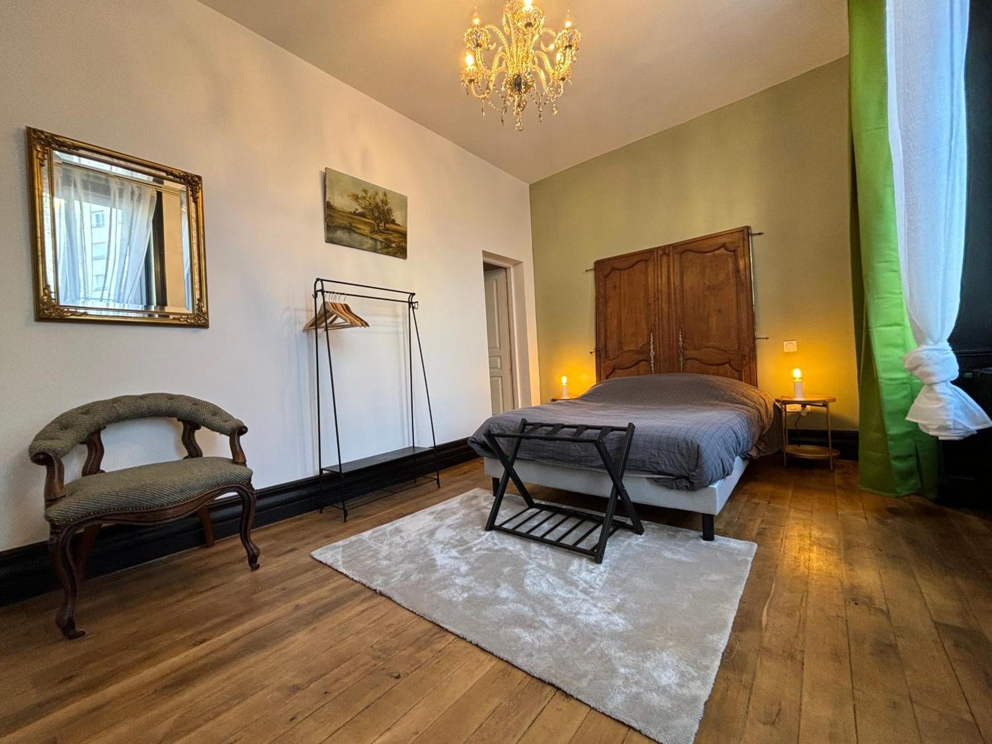 Maison A La Guitarde - Hotel Particulier Hippolyte Шатору Экстерьер фото