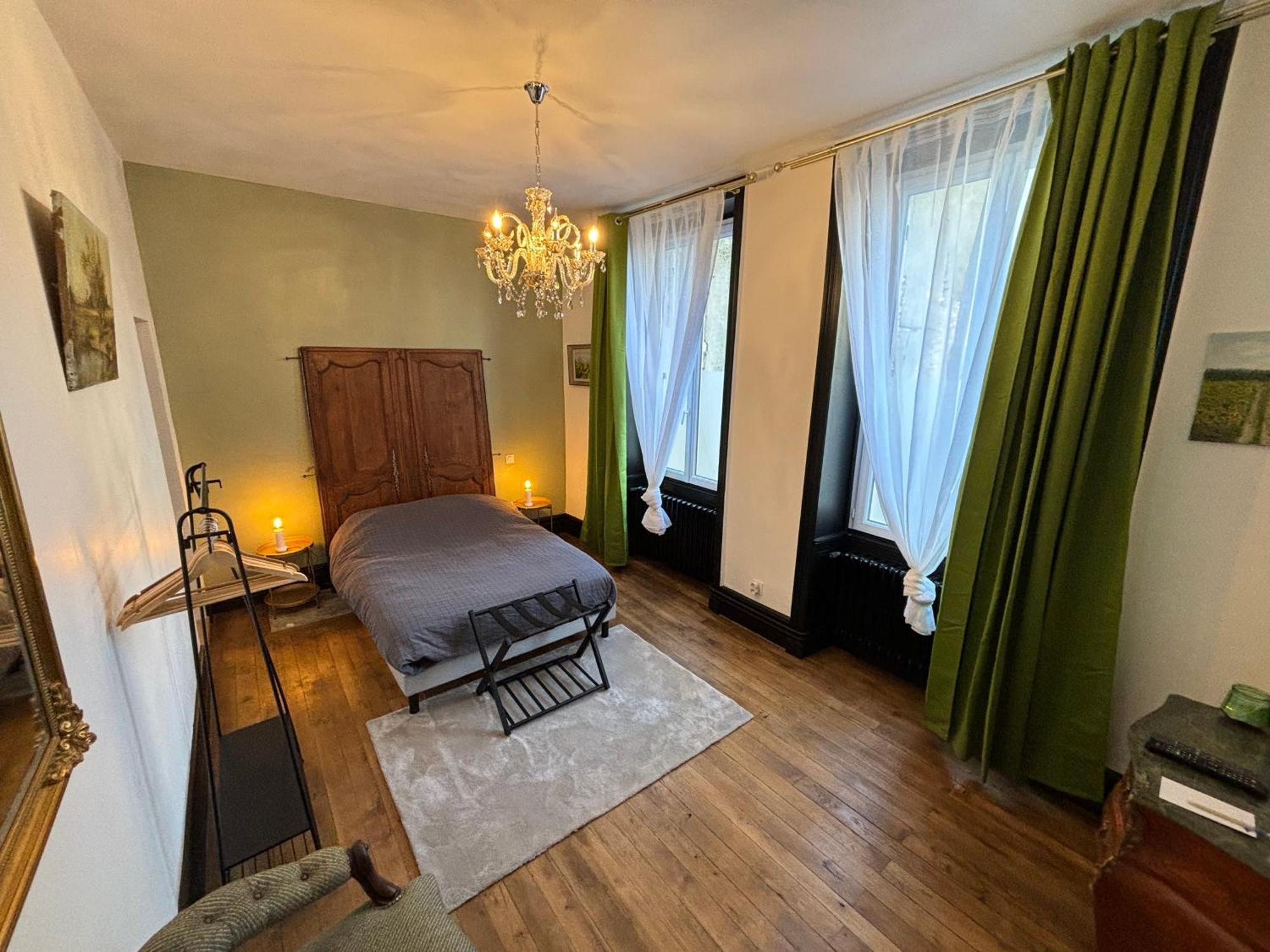 Maison A La Guitarde - Hotel Particulier Hippolyte Шатору Экстерьер фото
