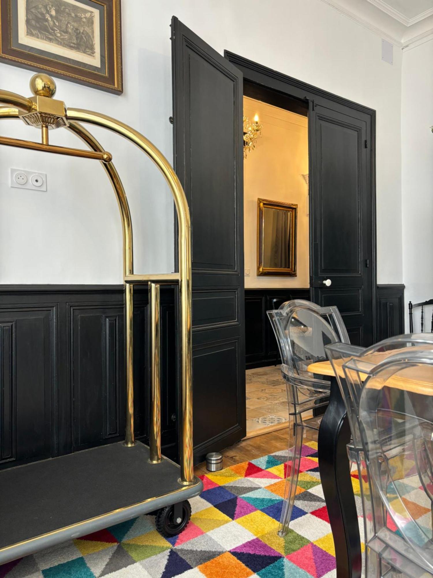 Maison A La Guitarde - Hotel Particulier Hippolyte Шатору Экстерьер фото