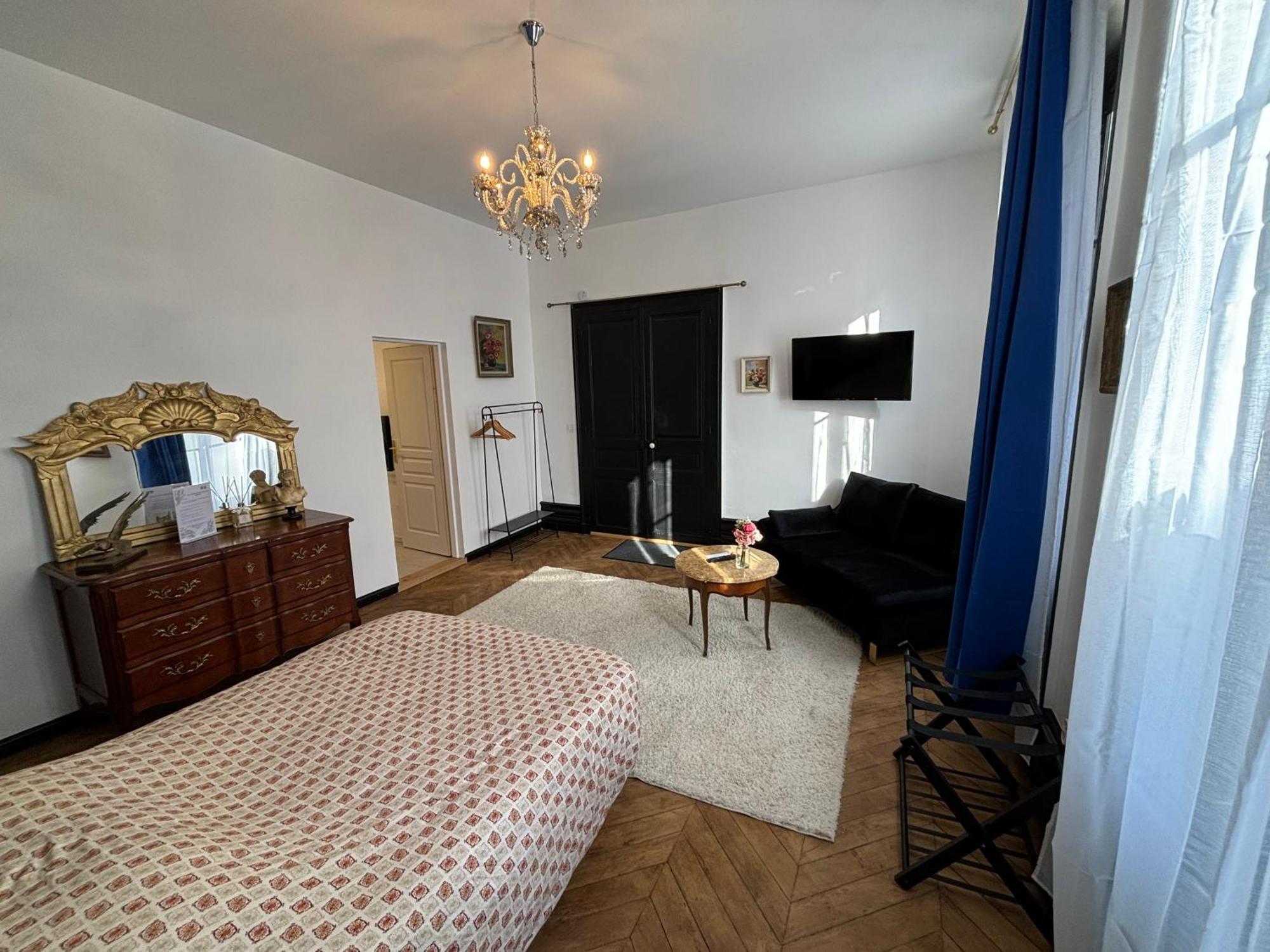 Maison A La Guitarde - Hotel Particulier Hippolyte Шатору Экстерьер фото