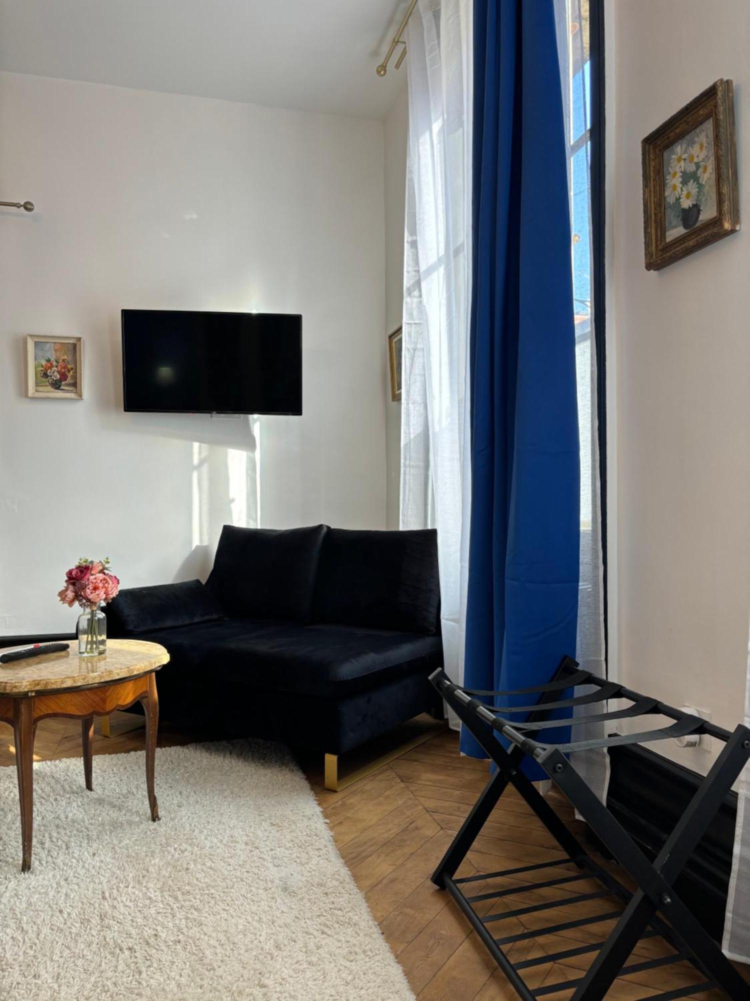 Maison A La Guitarde - Hotel Particulier Hippolyte Шатору Экстерьер фото