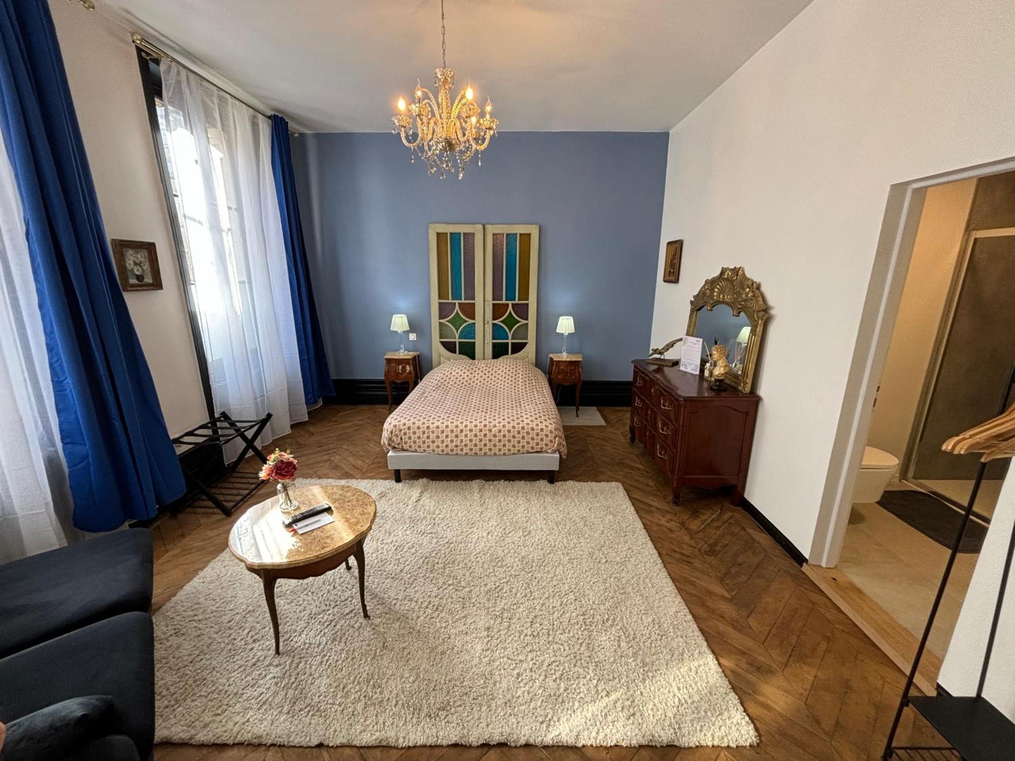 Maison A La Guitarde - Hotel Particulier Hippolyte Шатору Экстерьер фото