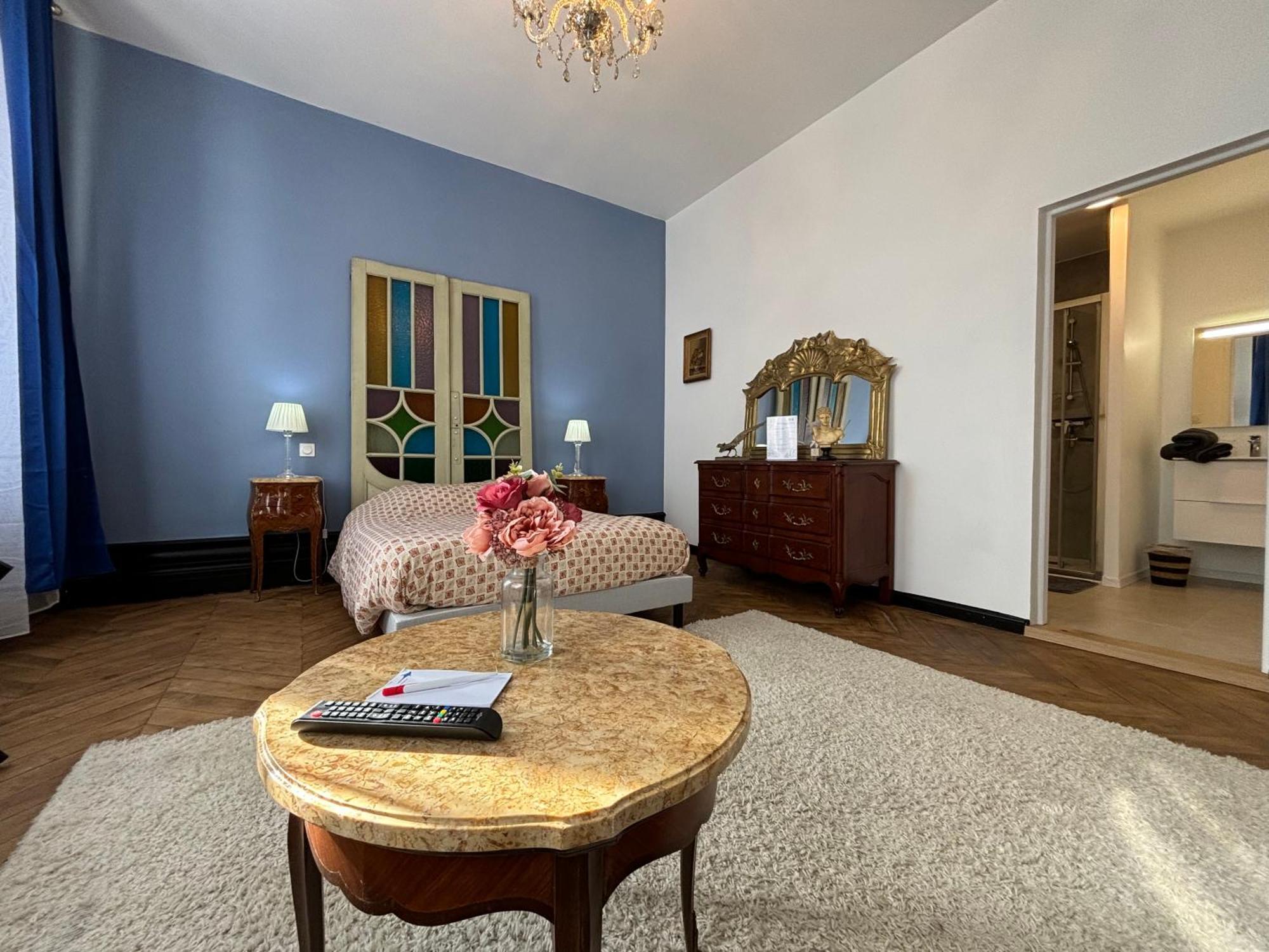 Maison A La Guitarde - Hotel Particulier Hippolyte Шатору Экстерьер фото